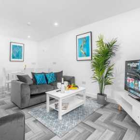 5 Bedroom House - 10 Guests - Multiple off Street Parking - Garden - Smart TV - WIFI - Contractors - Families - Groups - Top Rated - 98Q